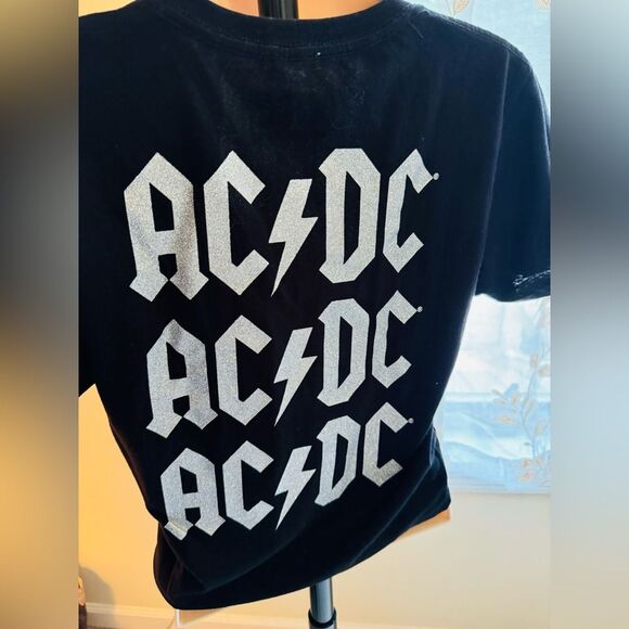AC⚡️DC NWOT black T size XL crop top - Picture 9 of 11
